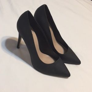 POINTED TOE PUMPS